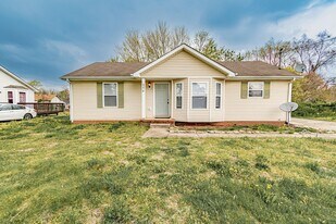 308 Alan Ct in Oak Grove, KY - Building Photo