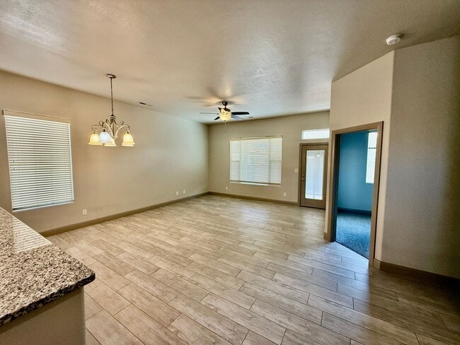 2556 W 235 N in Hurricane, UT - Building Photo - Building Photo