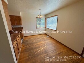 5101 SE Taylor St in Portland, OR - Foto de edificio - Building Photo