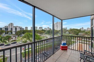 3375 N Country Club Dr in Miami, FL - Building Photo - Building Photo