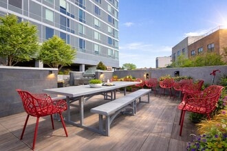 1524 Sheepshead Bay Rd, Unit 8F in Brooklyn, NY - Foto de edificio - Building Photo