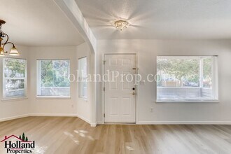 225 Reuter Ln in Forest Grove, OR - Building Photo - Building Photo