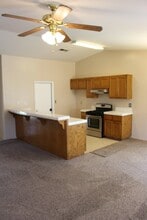 1327 Clipper Hills Dr in Bakersfield, CA - Building Photo - Building Photo