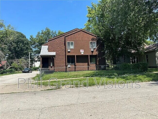 property at 904 W Macon St