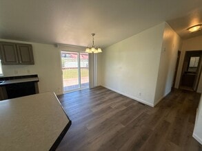 20080 Elizabeth Ln in Bend, OR - Building Photo - Building Photo