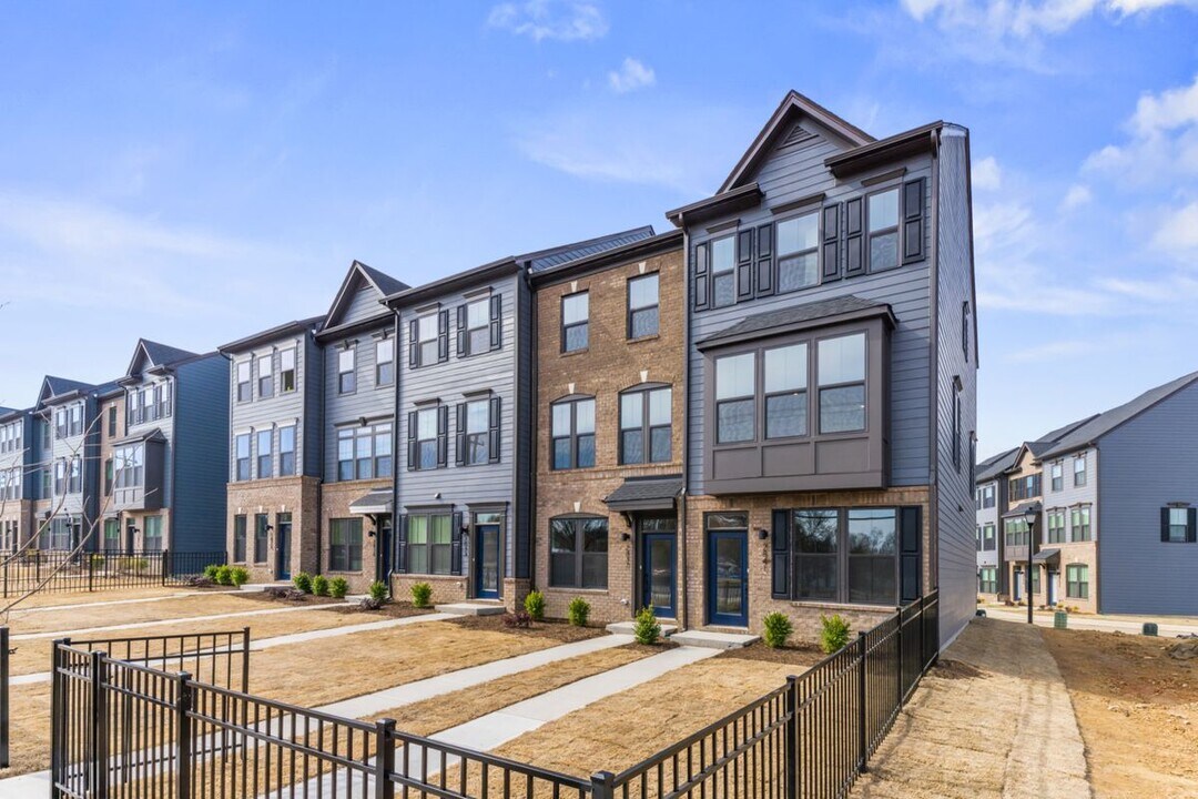2837 Statesville Ave in Charlotte, NC - Building Photo