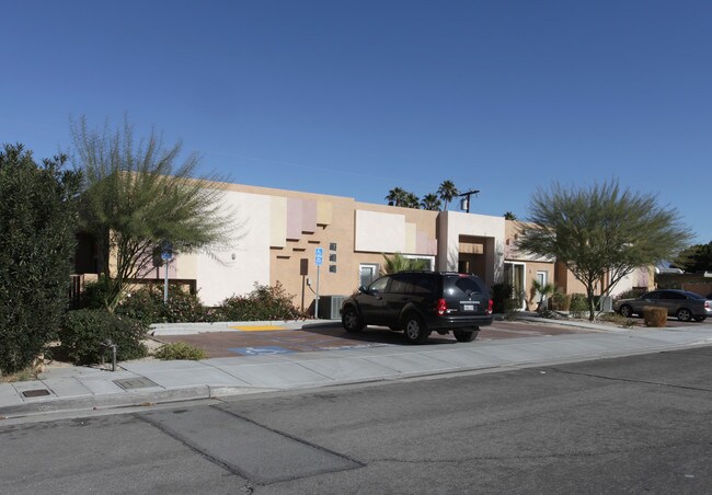 4022 E Calle de Carlos in Palm Springs, CA - Building Photo - Building Photo