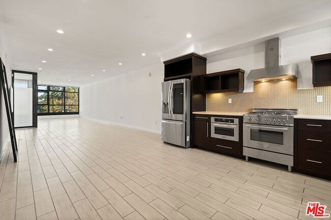 13045 Pacific Promenade, Unit 334 in Los Angeles, CA - Foto de edificio - Building Photo