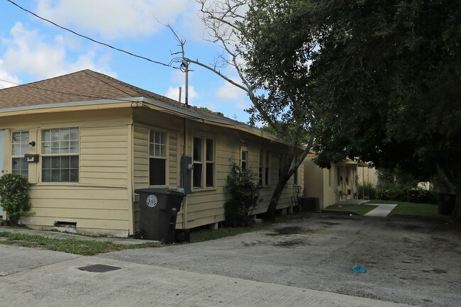 807 14th St in West Palm Beach, FL - Building Photo - Building Photo