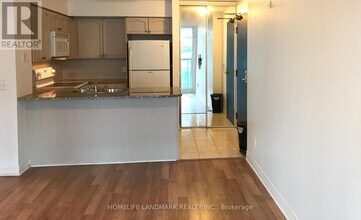 30 Grand Trunk Crescent in Toronto, ON - Building Photo - Building Photo
