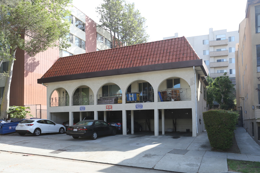 548-552 1/2 Kelton Ave in Los Angeles, CA - Building Photo