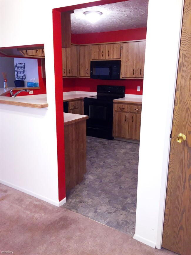 1150 Tollios Parkway, Unit 215 in Broadview Heights, OH - Building Photo - Building Photo