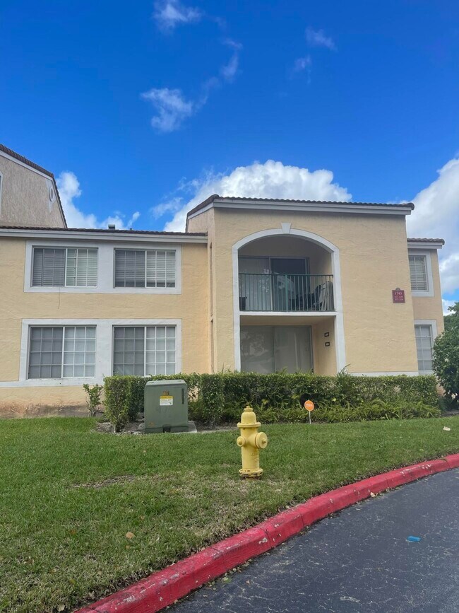 1743 Village Blvd-Unit -107 in West Palm Beach, FL - Building Photo - Building Photo