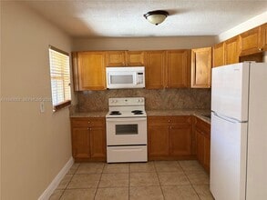 307 E 14th St in Hialeah, FL - Building Photo - Building Photo