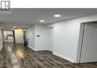 3045 Hawktail Crescent in Mississauga, ON - Building Photo - Building Photo