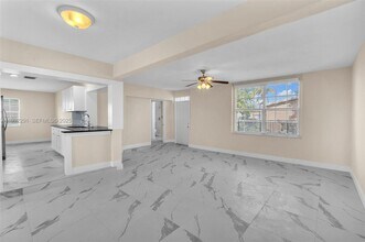 4655 NW 41st Pl in Lauderdale Lakes, FL - Building Photo - Building Photo