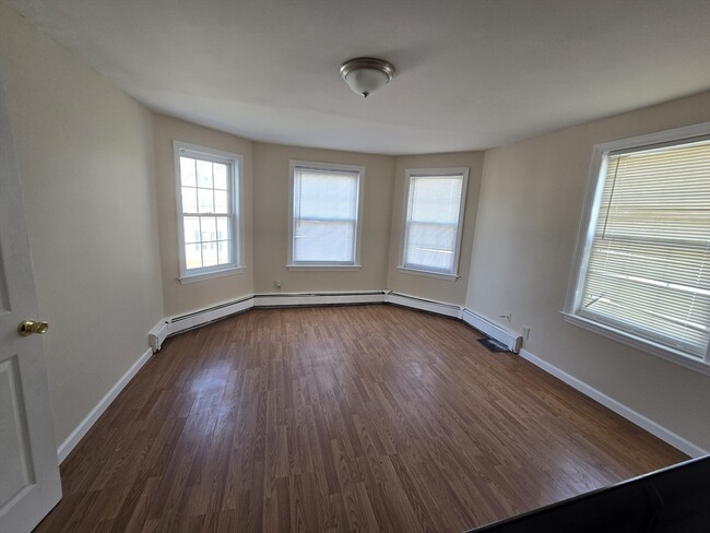 46 Alexander St in Framingham, MA - Building Photo - Building Photo