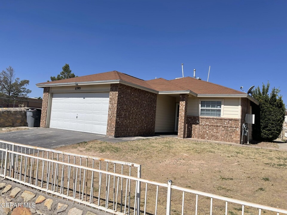 10793 Pleasant Sand Dr in El Paso, TX - Foto de edificio