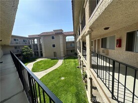 3010 Montrose Ave in Glendale, CA - Building Photo