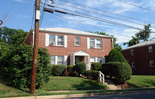 312 Shirley St in Falls Church, VA - Foto de edificio - Building Photo