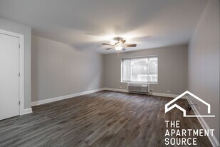 745 W Gordon Ter, Unit 206 in Chicago, IL - Building Photo