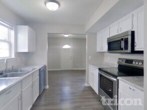 4249 Village Bend Dr in Indianapolis, IN - Building Photo - Building Photo