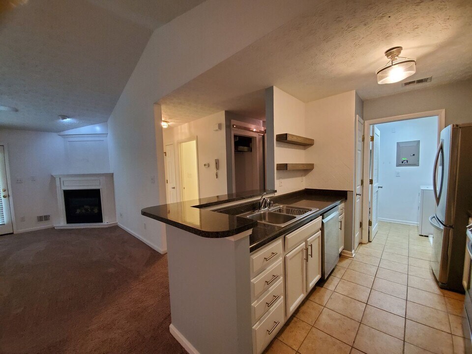 1103 Powerhouse Ln in Louisville, KY - Building Photo