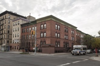 2354 Adam Clayton Powell Jr Blvd in New York, NY - Foto de edificio - Building Photo