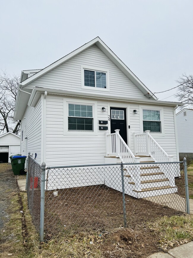 24 Elmwood Ave, Unit 24 Elmwood Ave Apt 2