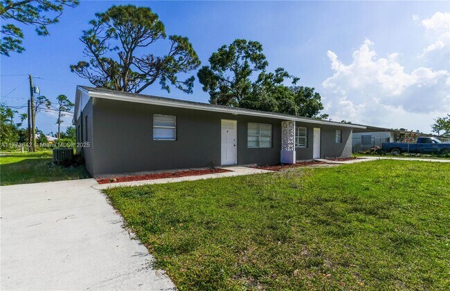 5112 La Salle St in Fort Pierce, FL - Building Photo - Building Photo