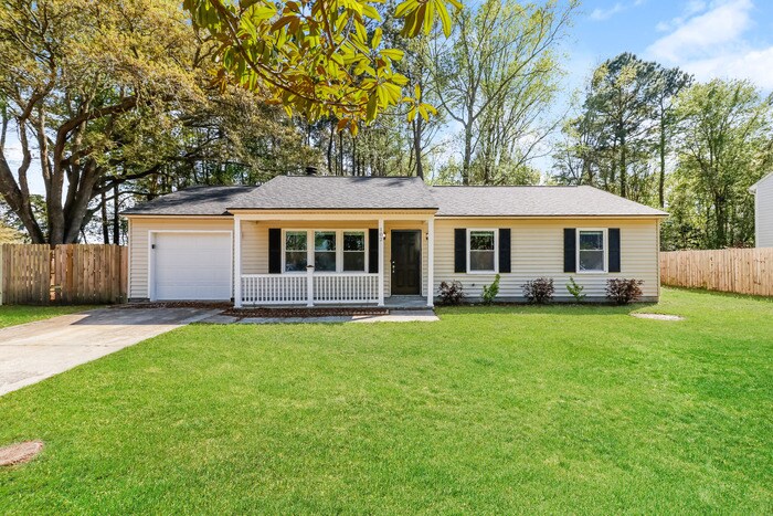 102 Birchwood Dr in Summerville, SC - Building Photo