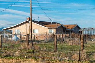 8511 W Avenue A8 in Lancaster, CA - Building Photo - Building Photo