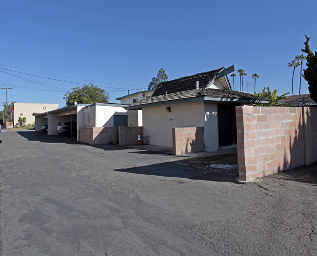 The Leilani Townhouse Apartments in Garden Grove, CA - Foto de edificio - Building Photo