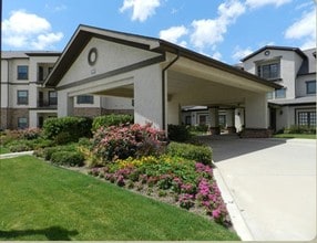 Lindbergh Parc Senior Apartments in Fort Worth, TX - Foto de edificio - Building Photo