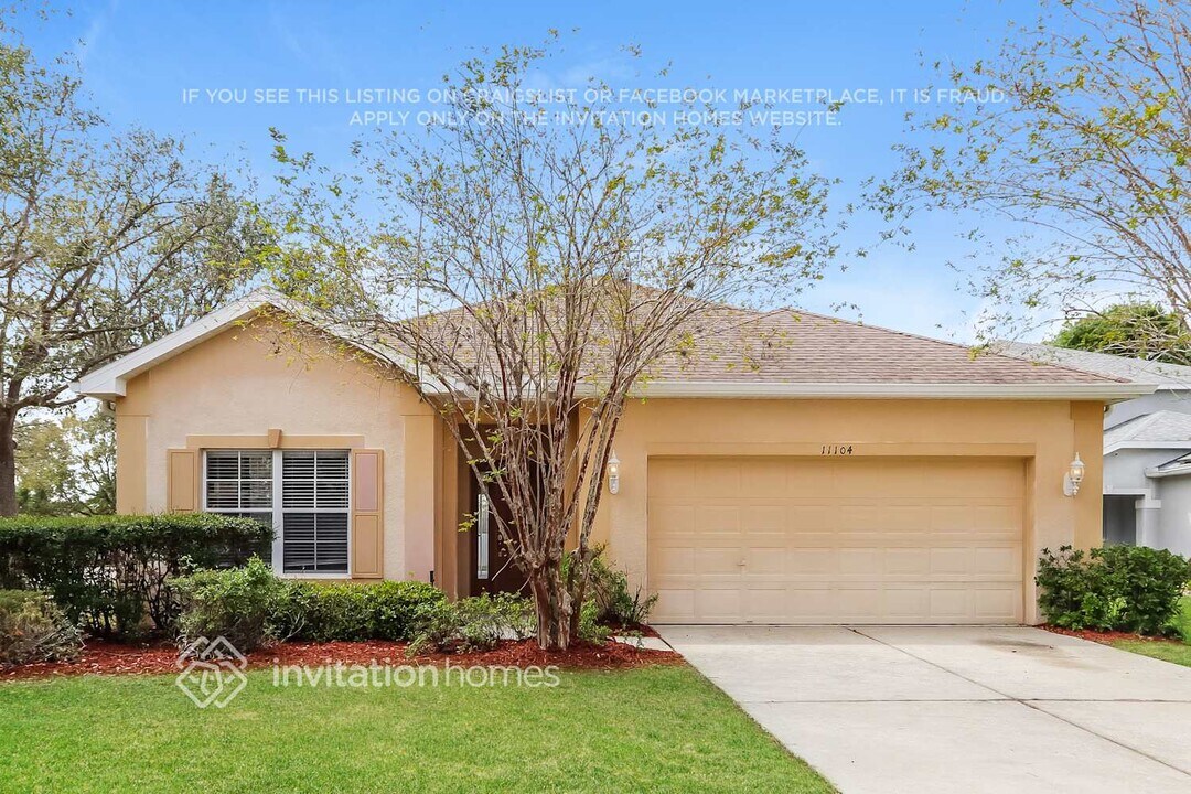 11104 Creek Haven Dr in Riverview, FL - Building Photo