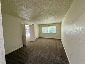 3624 Joanna Dr in Modesto, CA - Foto de edificio - Building Photo