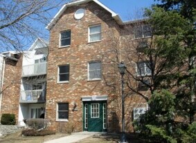 4314 W Shamrock Ln in McHenry, IL - Building Photo
