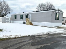 52962 N Yorktown Ct in Chesterfield, MI - Building Photo