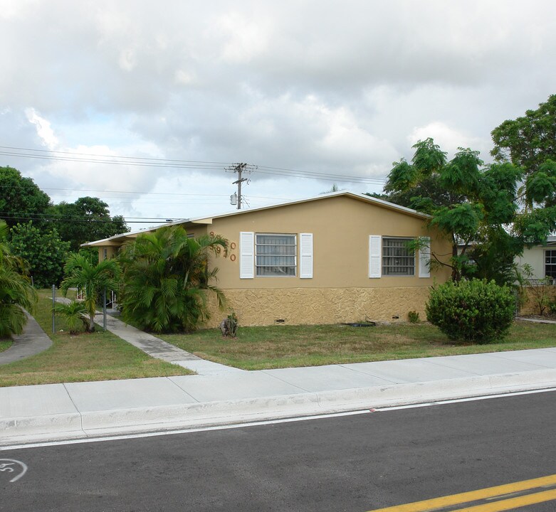 8940-8970 NE 2nd Ave in Miami, FL - Foto de edificio