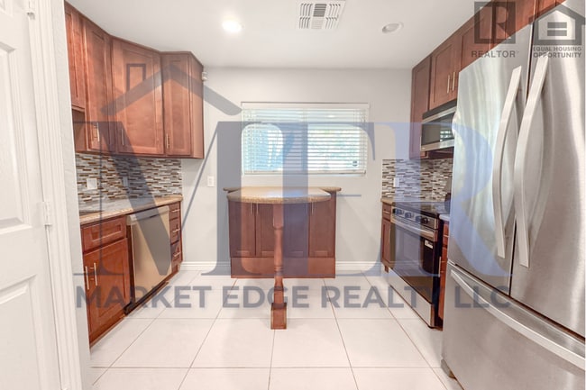 property at 1003 W Howe St