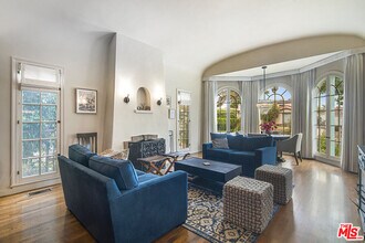 131 S Martel Ave in Los Angeles, CA - Building Photo - Building Photo