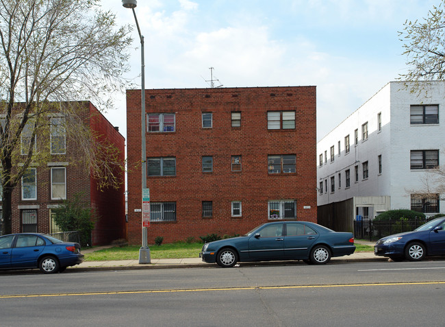 1823 E Capitol St SE in Washington, DC - Building Photo - Building Photo