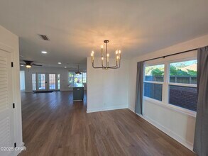 920 W Beach Dr in Panama City, FL - Building Photo - Building Photo