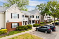 Eastwyck Village Apartments in Virginia Beach, VA - Foto de edificio - Building Photo