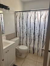 1821 NE 168th St in North Miami Beach, FL - Building Photo - Building Photo