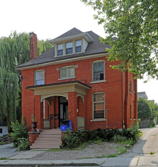 255 Hess St S in Hamilton, ON - Building Photo - Primary Photo