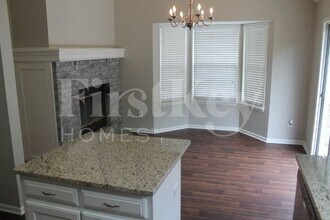619 N Crest Dr in Raymore, MO - Building Photo - Building Photo