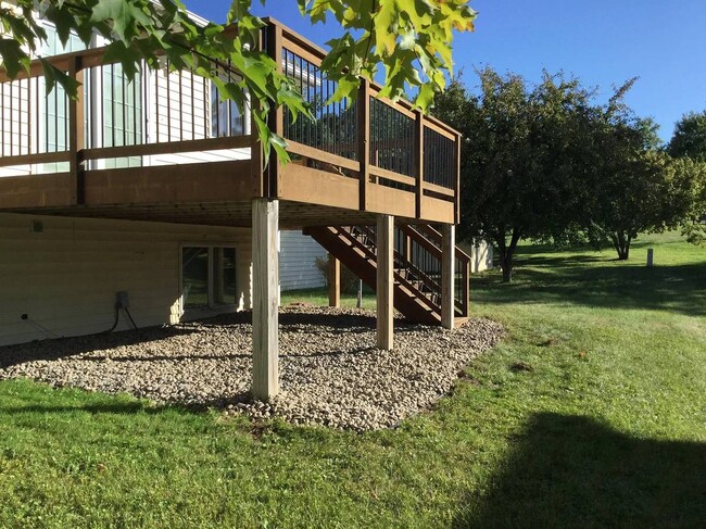 property at 3991 Whiting Ln NE