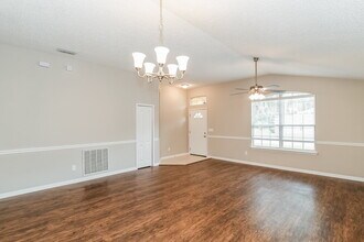 295 Turtle Dove Dr in Orange Park, FL - Foto de edificio - Building Photo