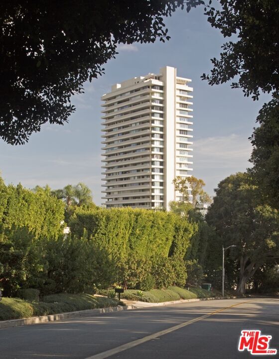 property at 9255 Doheny Rd